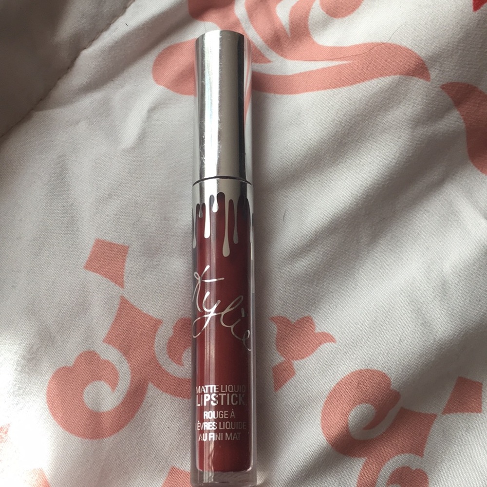 Kylie cosmetics matte lipstick shade: Merry